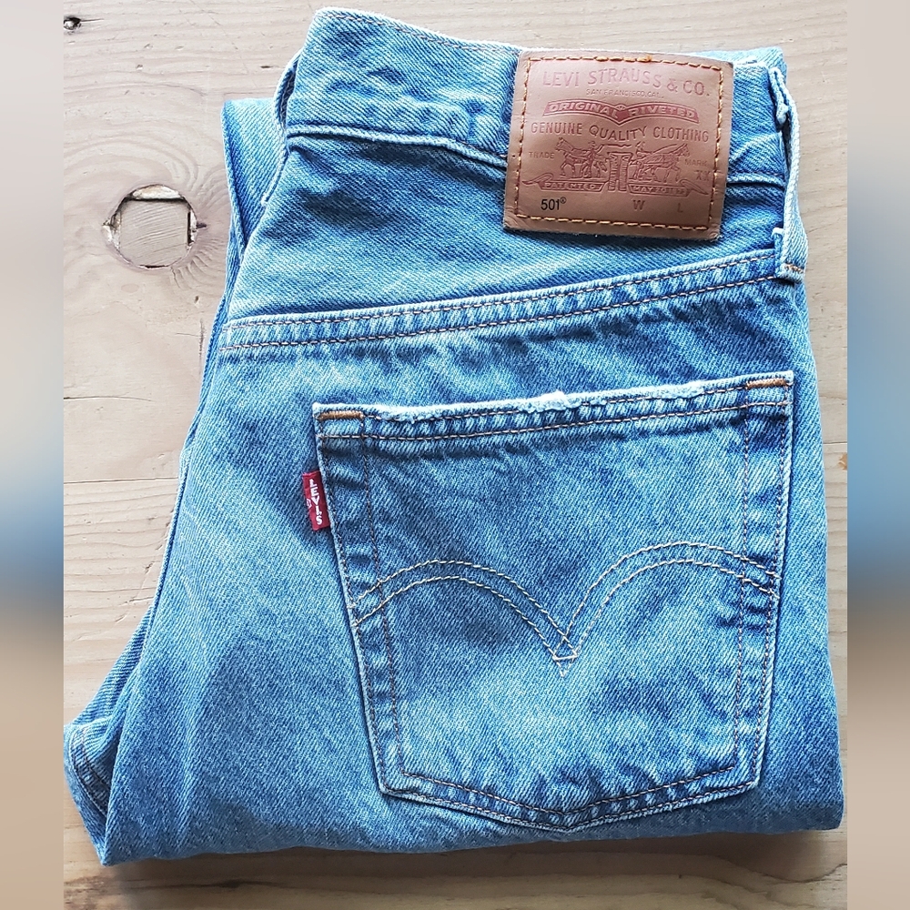 Premium Levi's 501 distressed jeans size 26